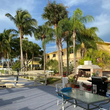 Hideaway Waterfront Resort-3